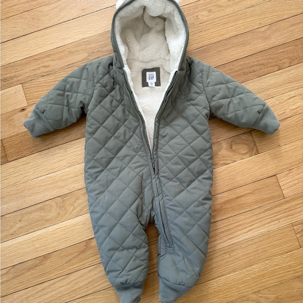GAP Quilted Infant bunting 0-3 months